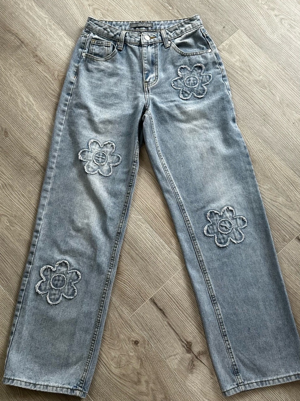Cali 1850 Daisy Patch Low Rise Denim Wide Leg Jeans Size 5/27 Light Wash Flower